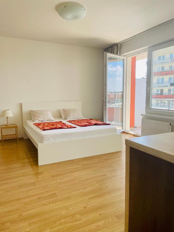 A Nice Place To Stay Apartments Praga Esterno foto