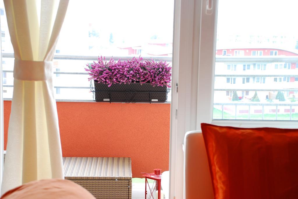 A Nice Place To Stay Apartments Praga Esterno foto